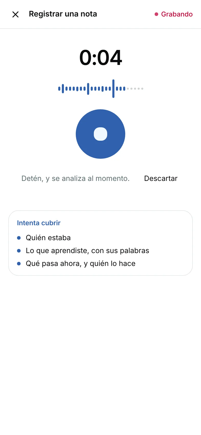 Grabando en un móvil: un temporizador en marcha, su voz como forma de onda, un botón para parar e Intenta cubrir: quién estaba, qué aprendiste, qué pasa ahora